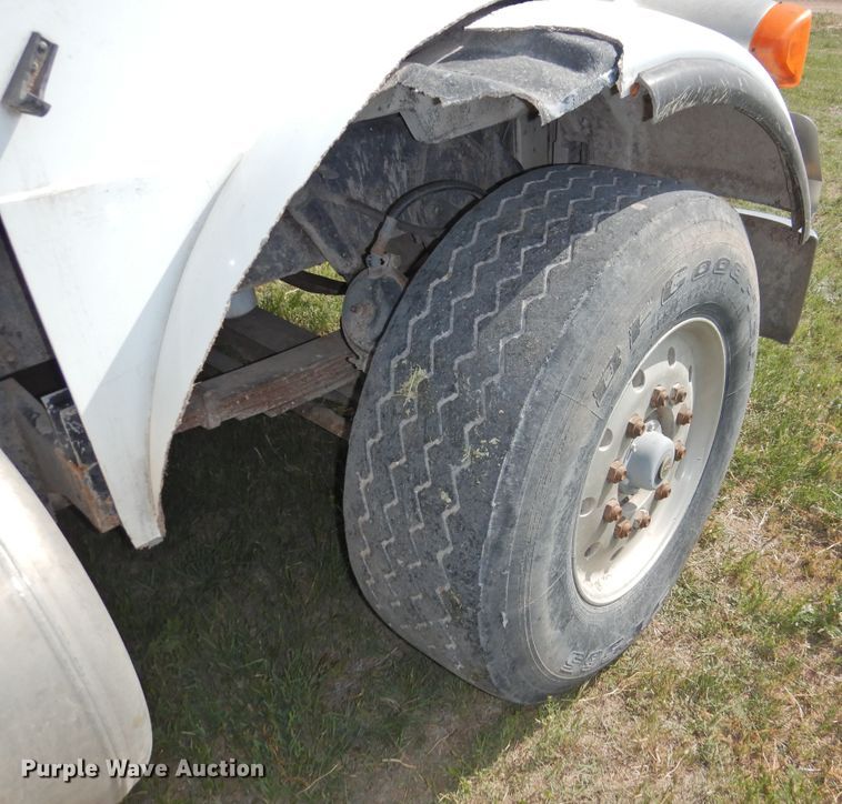 image for item DI0085 1992 Peterbilt 357 grain truck