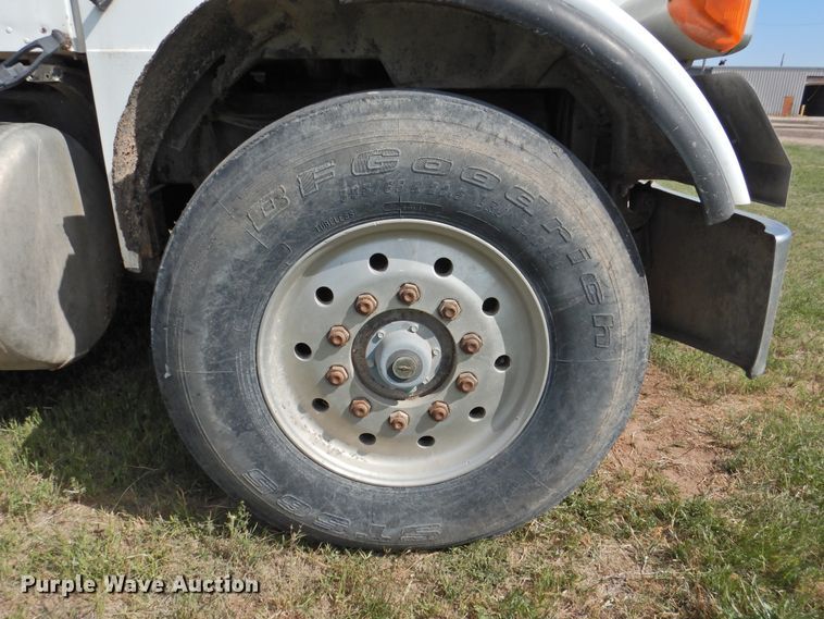 image for item DI0085 1992 Peterbilt 357 grain truck