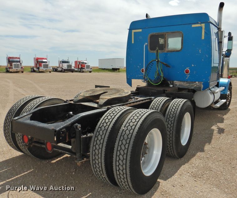 image for item DI0104 2000 Western Star 4964FX semi truck