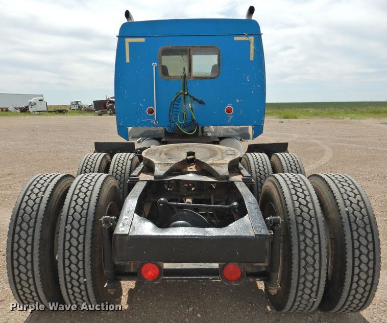 image for item DI0104 2000 Western Star 4964FX semi truck