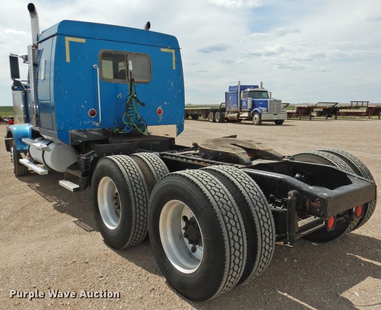 image for item DI0104 2000 Western Star 4964FX semi truck