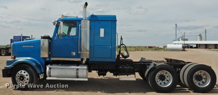 image for item DI0104 2000 Western Star 4964FX semi truck