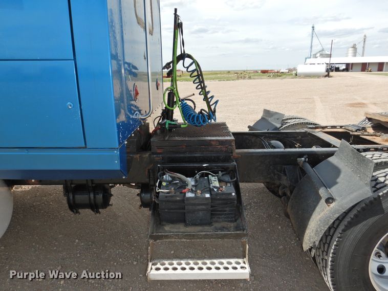 image for item DI0104 2000 Western Star 4964FX semi truck