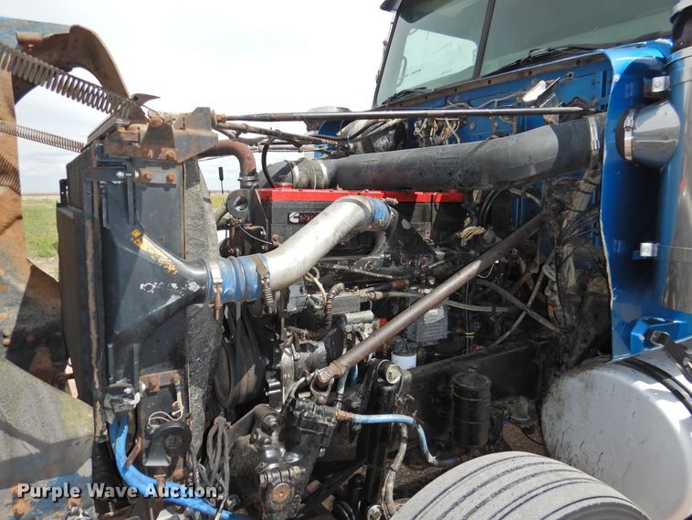 image for item DI0104 2000 Western Star 4964FX semi truck