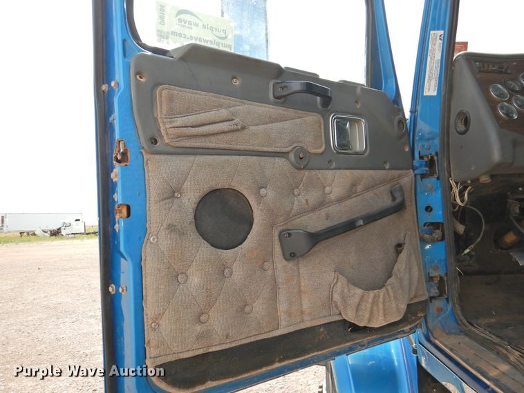 image for item DI0104 2000 Western Star 4964FX semi truck