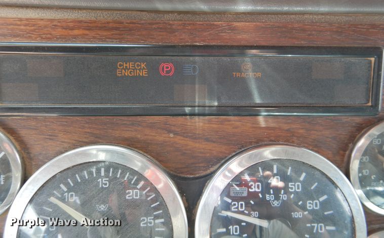 image for item DI0104 2000 Western Star 4964FX semi truck