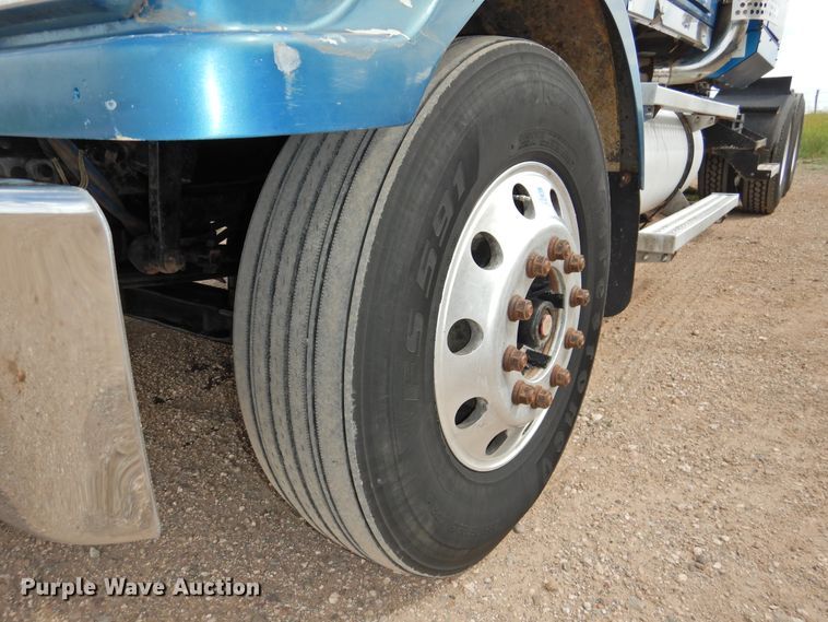 image for item DI0104 2000 Western Star 4964FX semi truck