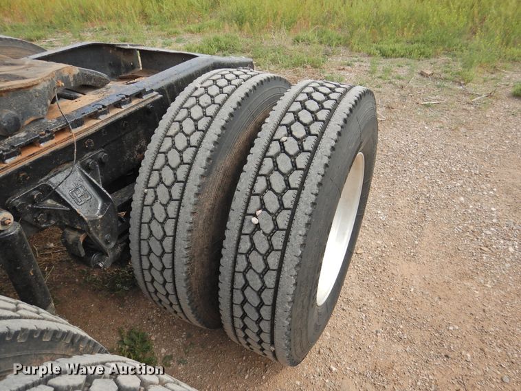 image for item DI0104 2000 Western Star 4964FX semi truck