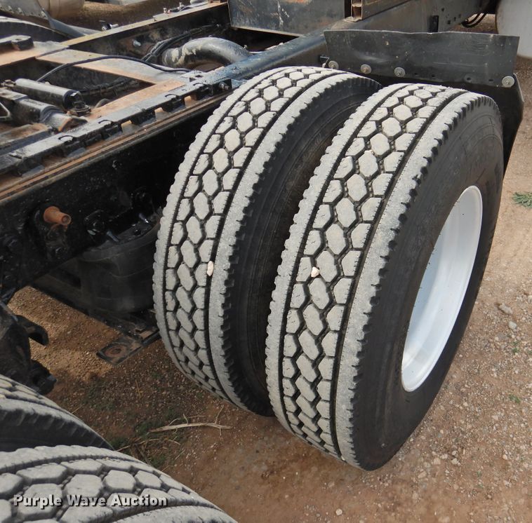 image for item DI0104 2000 Western Star 4964FX semi truck