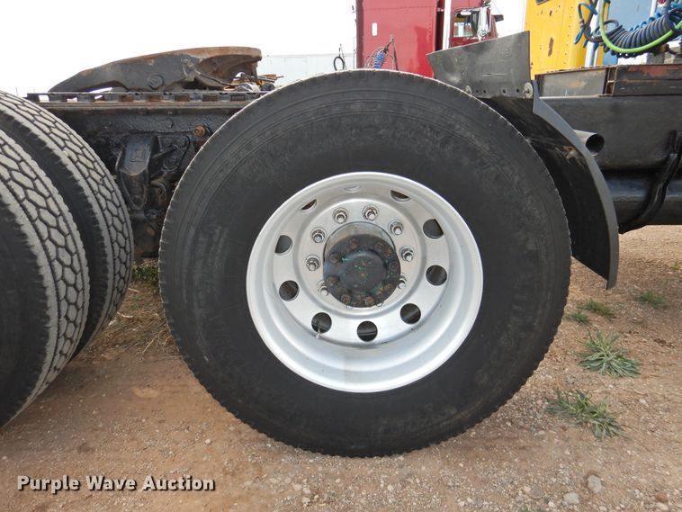 image for item DI0104 2000 Western Star 4964FX semi truck