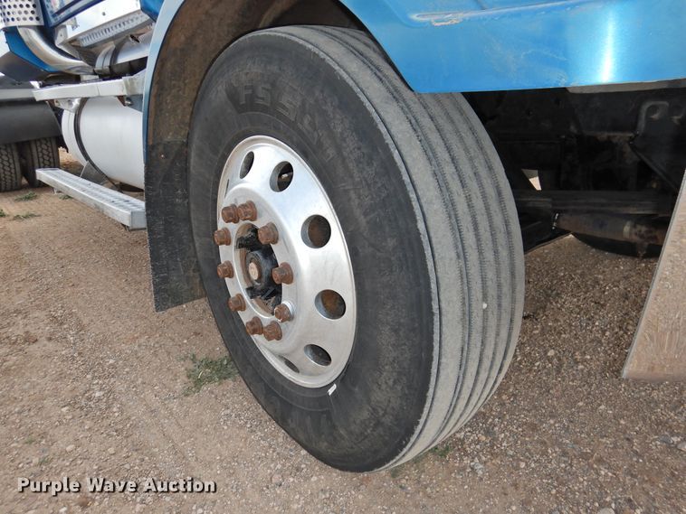 image for item DI0104 2000 Western Star 4964FX semi truck