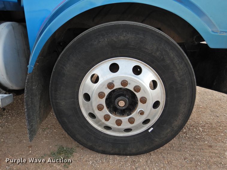 image for item DI0104 2000 Western Star 4964FX semi truck