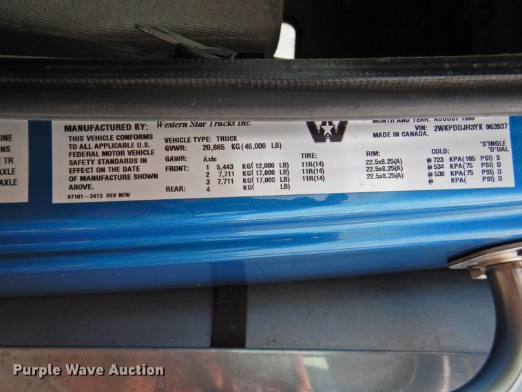 image for item DI0104 2000 Western Star 4964FX semi truck