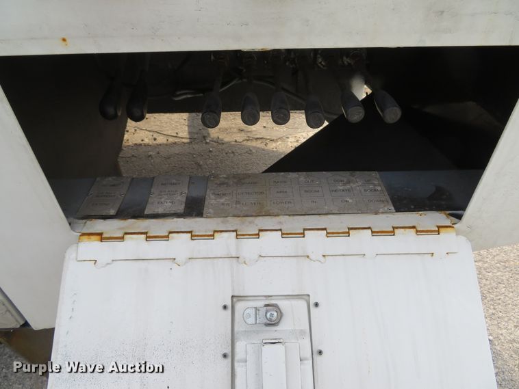 image for item DI2134 2003 International 4300 Crew Cab x-ray truck