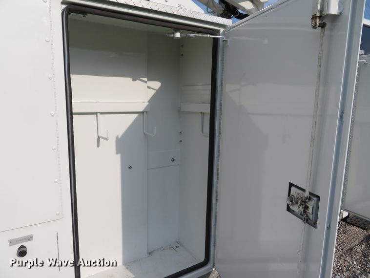 image for item DI2134 2003 International 4300 Crew Cab x-ray truck