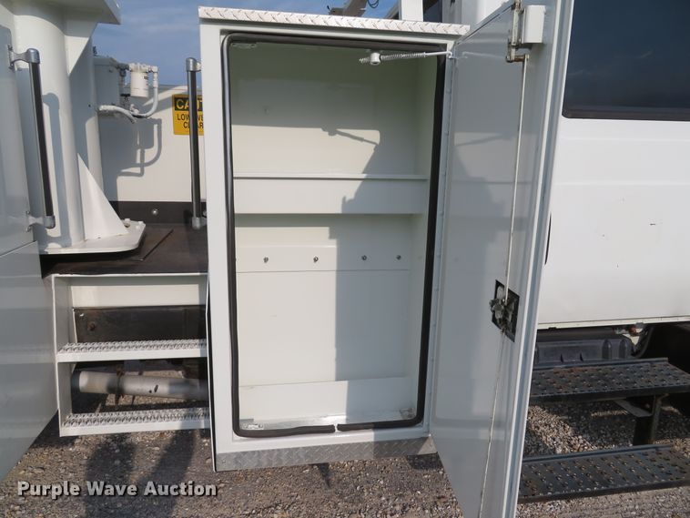 image for item DI2134 2003 International 4300 Crew Cab x-ray truck