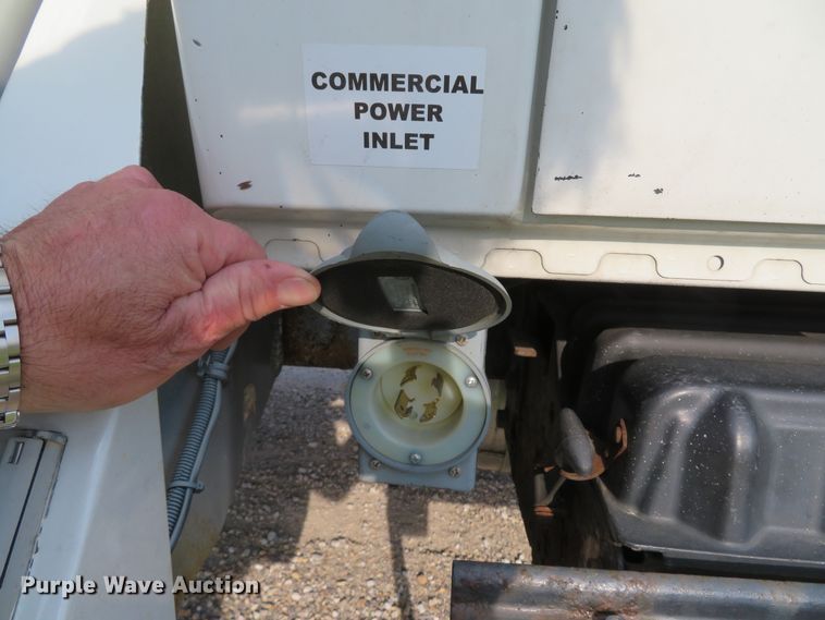 image for item DI2134 2003 International 4300 Crew Cab x-ray truck