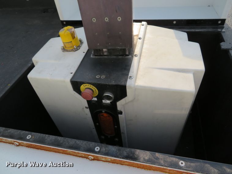 image for item DI2134 2003 International 4300 Crew Cab x-ray truck