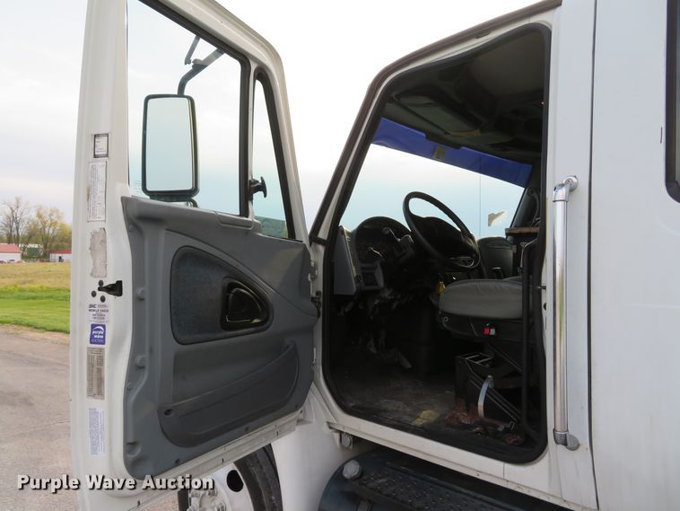 image for item DI2134 2003 International 4300 Crew Cab x-ray truck