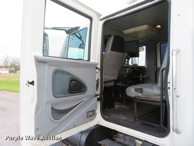 image for item DI2134 2003 International 4300 Crew Cab x-ray truck