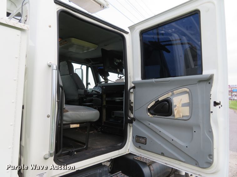 image for item DI2134 2003 International 4300 Crew Cab x-ray truck