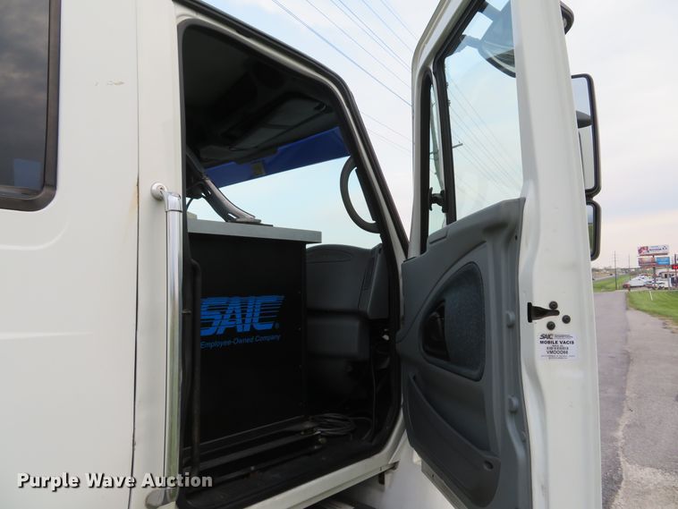 image for item DI2134 2003 International 4300 Crew Cab x-ray truck