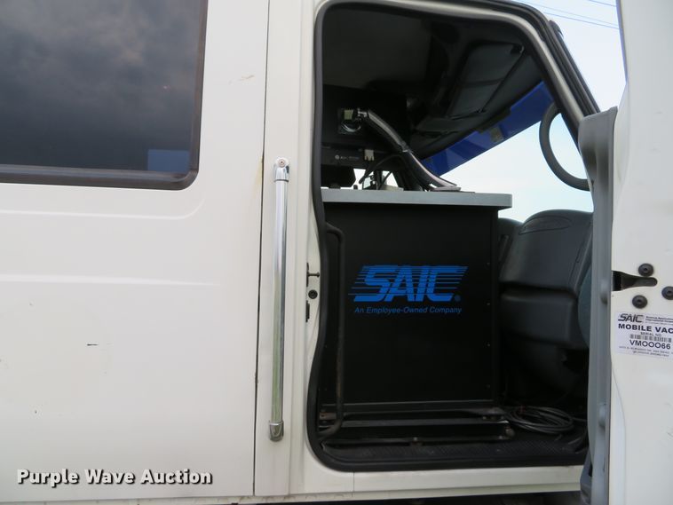 image for item DI2134 2003 International 4300 Crew Cab x-ray truck