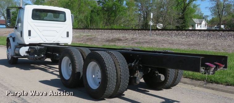image for item DI2163 2003 International 4400 truck cab and chassis