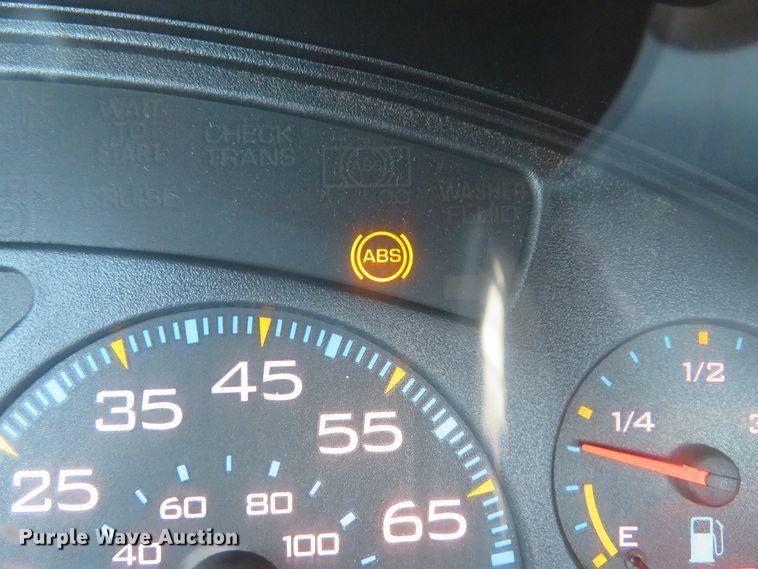 image for item DI2163 2003 International 4400 truck cab and chassis