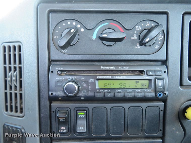 image for item DI2163 2003 International 4400 truck cab and chassis