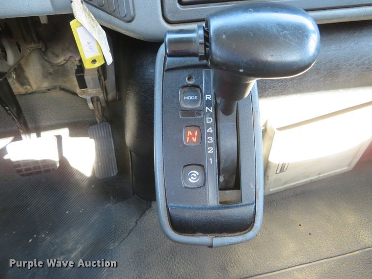 image for item DI2163 2003 International 4400 truck cab and chassis