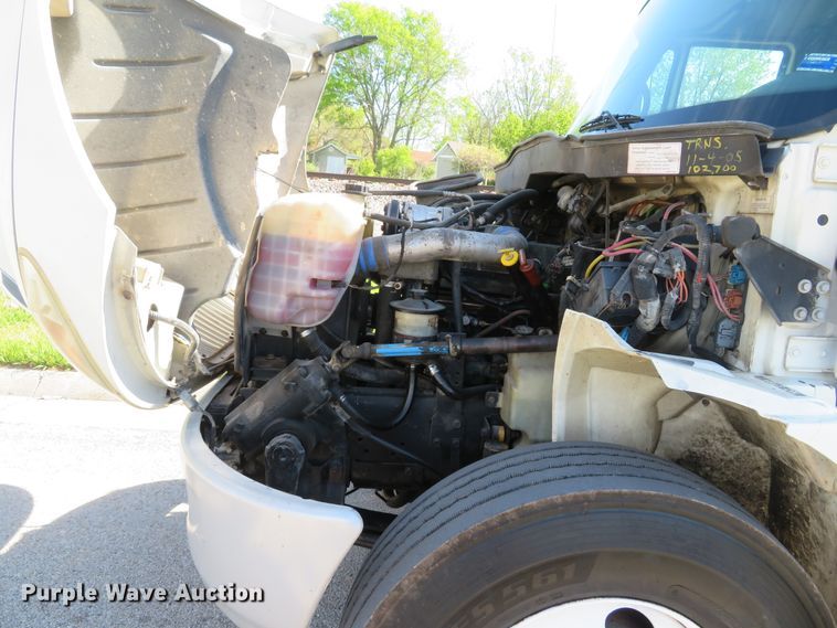 image for item DI2163 2003 International 4400 truck cab and chassis