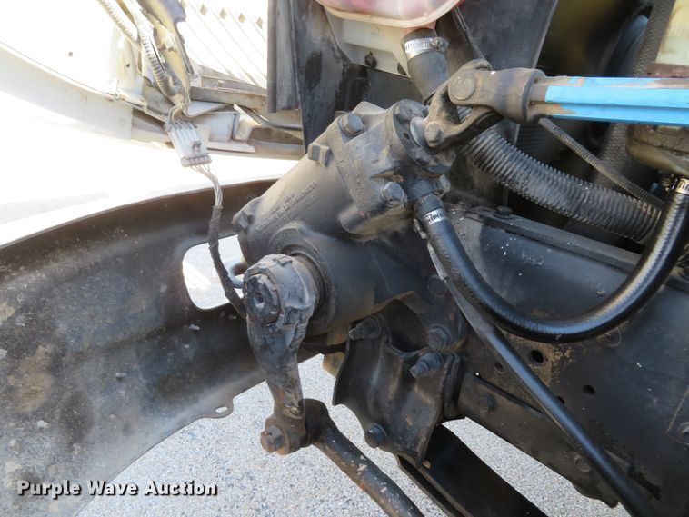 image for item DI2163 2003 International 4400 truck cab and chassis