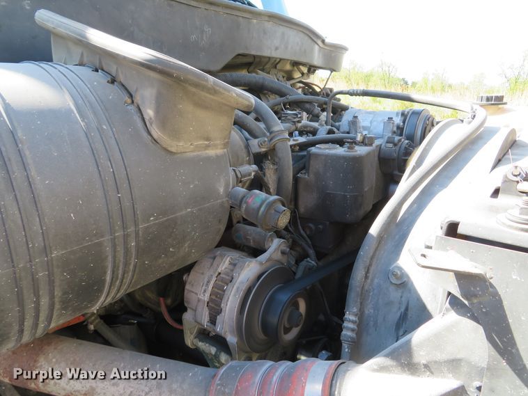 image for item DI2163 2003 International 4400 truck cab and chassis