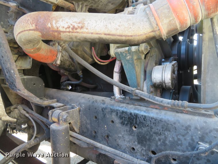 image for item DI2163 2003 International 4400 truck cab and chassis