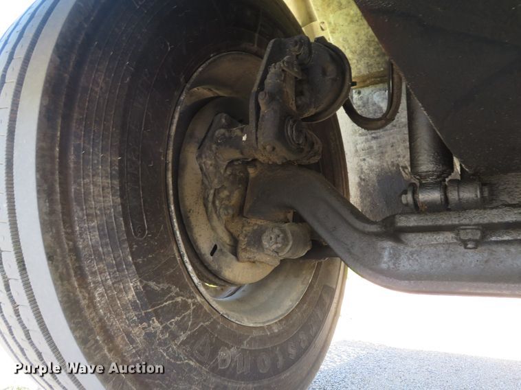 image for item DI2163 2003 International 4400 truck cab and chassis