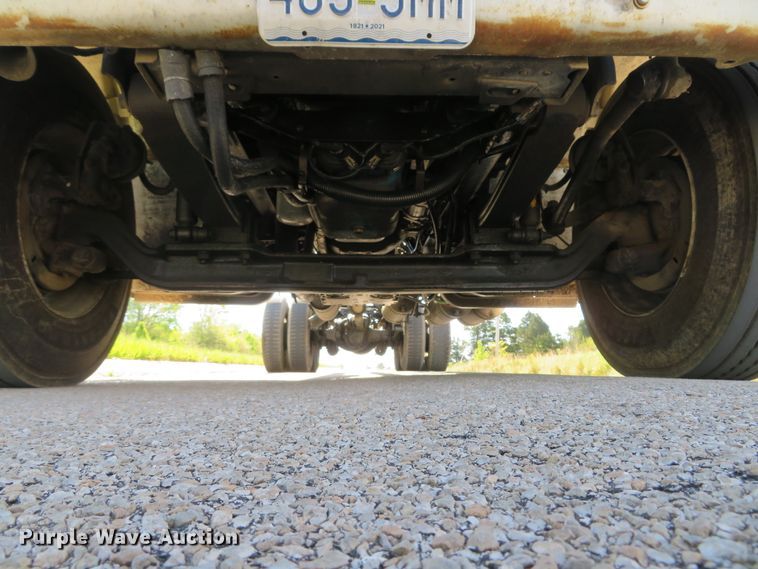 image for item DI2163 2003 International 4400 truck cab and chassis