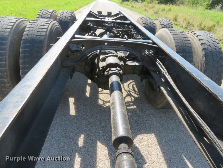 image for item DI2163 2003 International 4400 truck cab and chassis