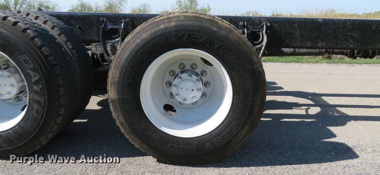 image for item DI2163 2003 International 4400 truck cab and chassis