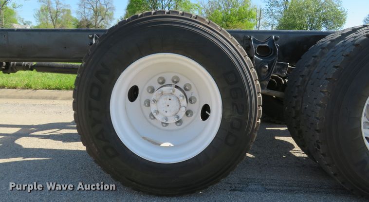 image for item DI2163 2003 International 4400 truck cab and chassis