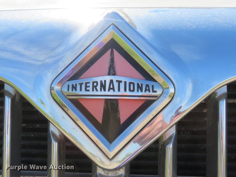 image for item DI2163 2003 International 4400 truck cab and chassis