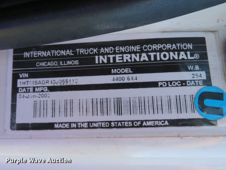 image for item DI2163 2003 International 4400 truck cab and chassis