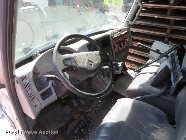 image for item DI2165 2017 International 4300 truck parts