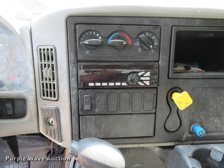 image for item DI2165 2017 International 4300 truck parts