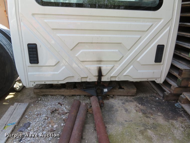 image for item DI2165 2017 International 4300 truck parts