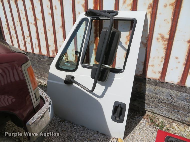 image for item DI2165 2017 International 4300 truck parts