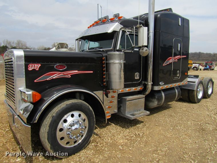 image for item FD9416 2003 Peterbilt 379 semi truck