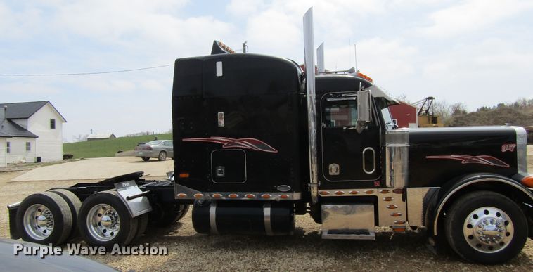 image for item FD9416 2003 Peterbilt 379 semi truck