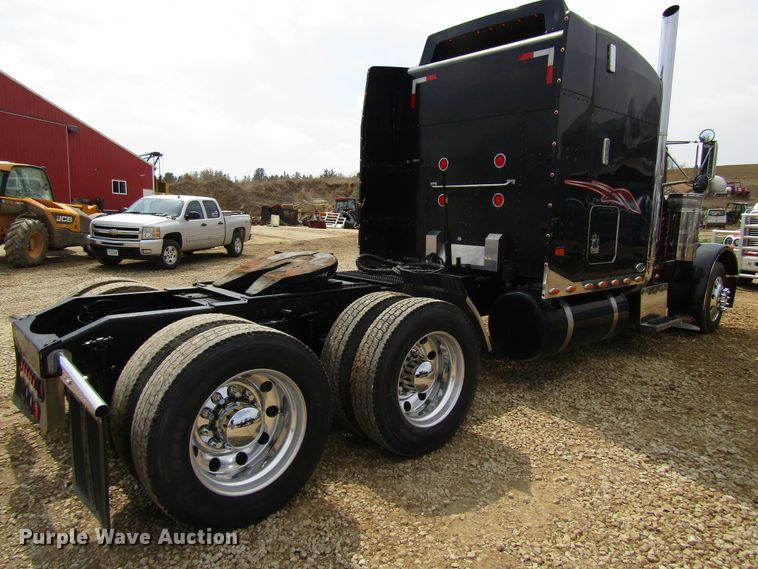 image for item FD9416 2003 Peterbilt 379 semi truck