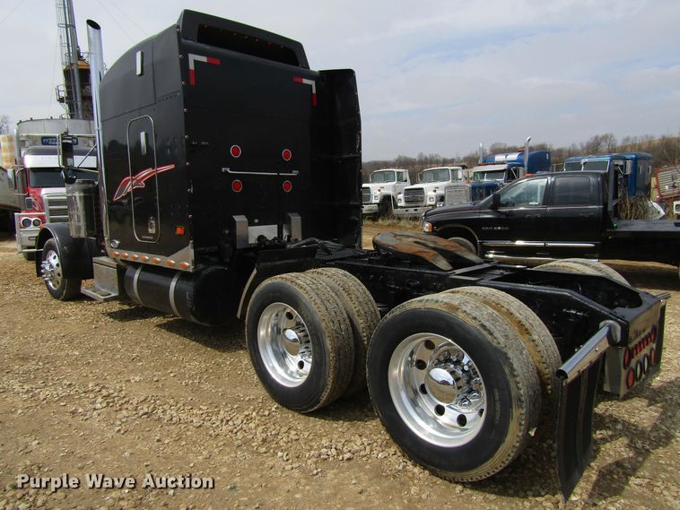 image for item FD9416 2003 Peterbilt 379 semi truck